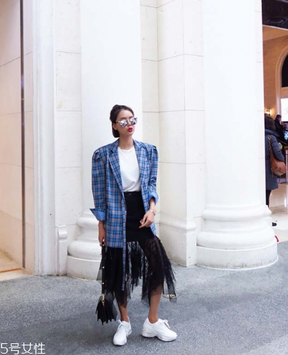 蕾絲長裙配什么上衣？優(yōu)雅氣質(zhì)小女人