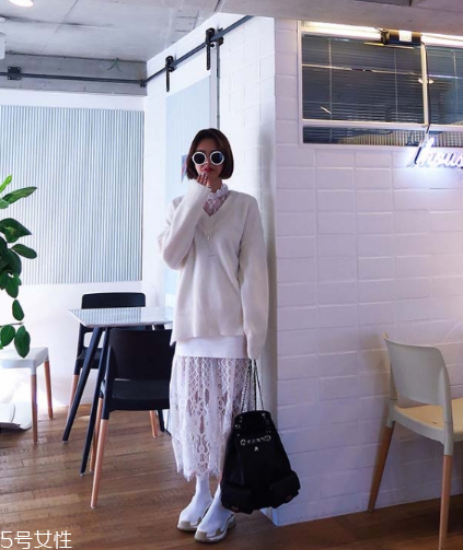 蕾絲長裙配什么上衣？優(yōu)雅氣質(zhì)小女人