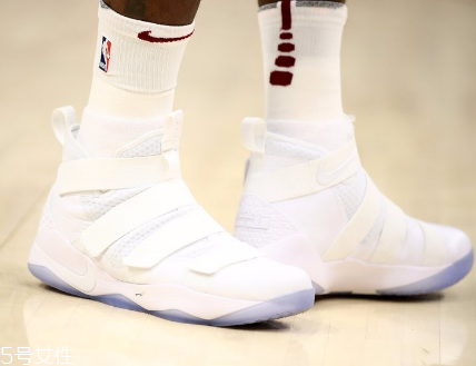 運(yùn)動(dòng)鞋鞋墊哪里買(mǎi)？賣(mài)鞋子的地方都有賣(mài)