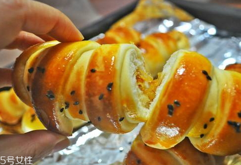 肉松面包熱量是多少 少吃為妙 肉松面包熱量是多少 少吃為妙