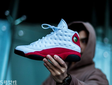 運動鞋前面擠腳怎么辦？四招解決運動鞋頂腳