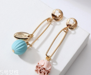 方臉戴什么帽子好看？戴上這三件你臉就不方了