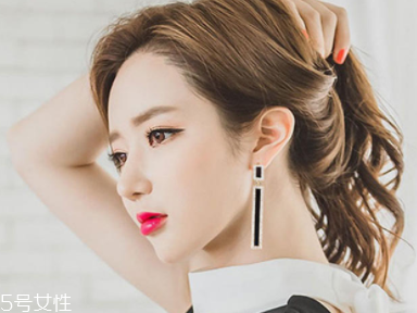 2018情人節(jié)戴什么東西好看？用精巧飾品讓他向你靠近