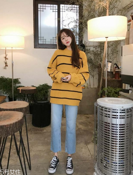 毛衣搭配牛仔褲好看嗎？打造春日慵懶范兒