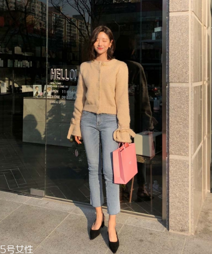 毛衣搭配牛仔褲好看嗎？打造春日慵懶范兒