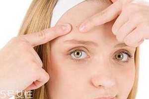 油痘皮適合什么護(hù)膚品？控油爽膚水不能少