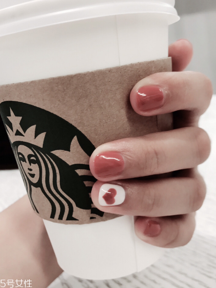 今年最流行的美甲款式 超顯手白的氣質(zhì)可愛美甲 今年最流行的美甲款式 超顯手白的氣質(zhì)可愛美甲