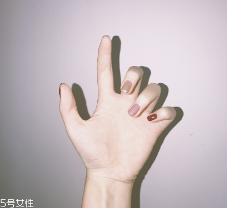今年最流行的美甲款式 超顯手白的氣質(zhì)可愛美甲 今年最流行的美甲款式 超顯手白的氣質(zhì)可愛美甲