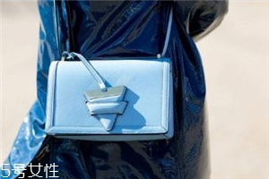 loewe是幾線品牌？時(shí)尚界的it bag