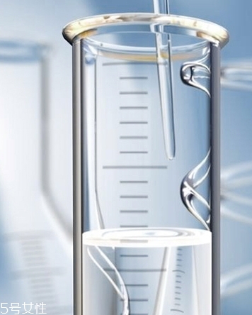 爽膚水要用化妝棉嗎？用手涂爽膚水vs化妝棉