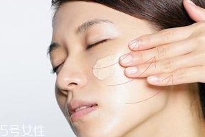 BB霜卡粉怎么辦？妝前敷面膜預(yù)防卡粉