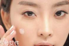 BB霜卡粉怎么辦？妝前敷面膜預(yù)防卡粉