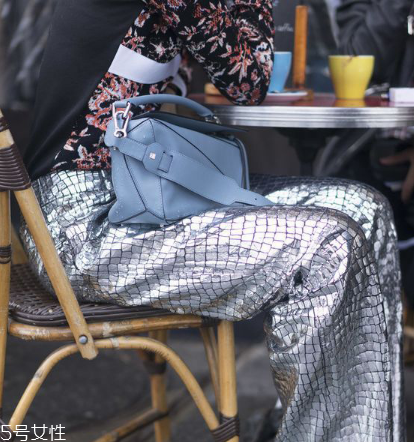 loewe在哪兒買便宜？西班牙皇室品牌