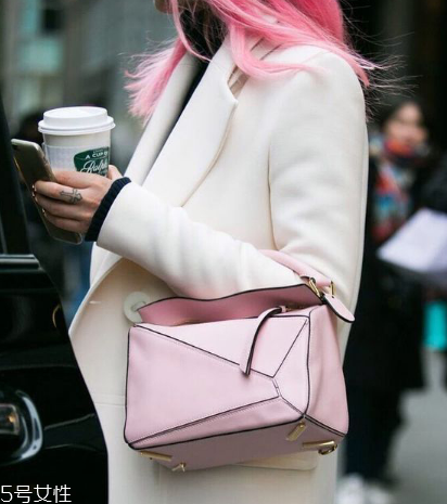 loewe在哪兒買便宜？西班牙皇室品牌