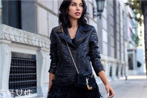 羽毛裙怎么搭配？浪漫飄逸造型首選