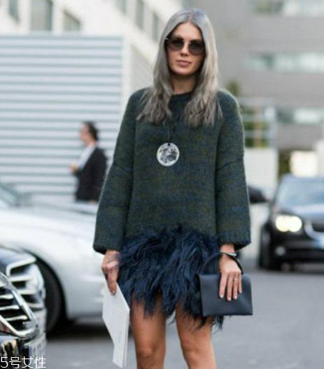 羽毛裙怎么搭配？浪漫飄逸造型首選