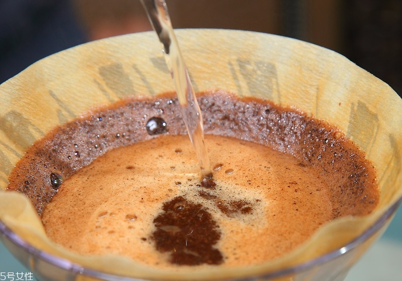 滴漏咖啡壺的使用方法 手沖步驟圖解 滴漏咖啡壺的使用方法 手沖步驟圖解