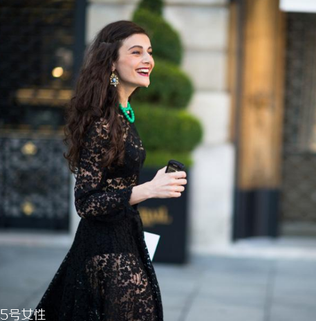 春天穿什么裙子好看？爭奇斗艷全靠它