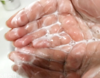 lamer海藍(lán)之謎和阿瑪尼哪個(gè)好？