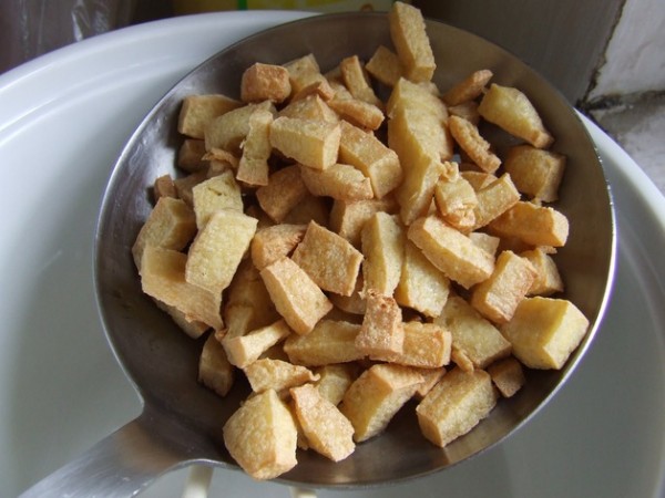 豆腐怎么炸不散也不沾鍋 豆腐怎么炸不散也不沾鍋