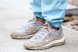 運(yùn)動(dòng)鞋什么顏色最百搭？基礎(chǔ)款必須人手一雙