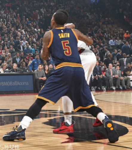 運(yùn)動(dòng)鞋放久了會(huì)壞嗎？運(yùn)動(dòng)鞋長期不穿也會(huì)壞