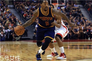 運(yùn)動(dòng)鞋放久了會(huì)壞嗎？運(yùn)動(dòng)鞋長期不穿也會(huì)壞