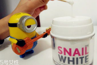 snail white蝸牛霜怎么打開(kāi)？輕輕一按即有乳液滲出