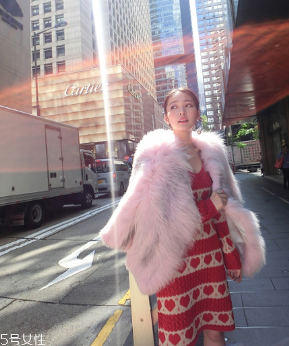 粉色外套怎么搭配？粉嫩少女系穿搭