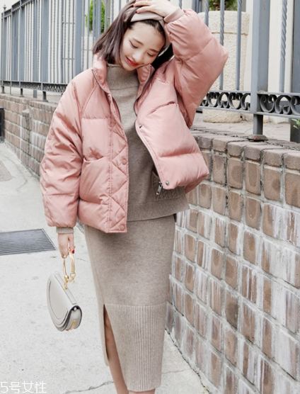 粉色外套怎么搭配？粉嫩少女系穿搭