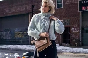 闊腿褲搭配什么毛衣？這個春天這樣穿