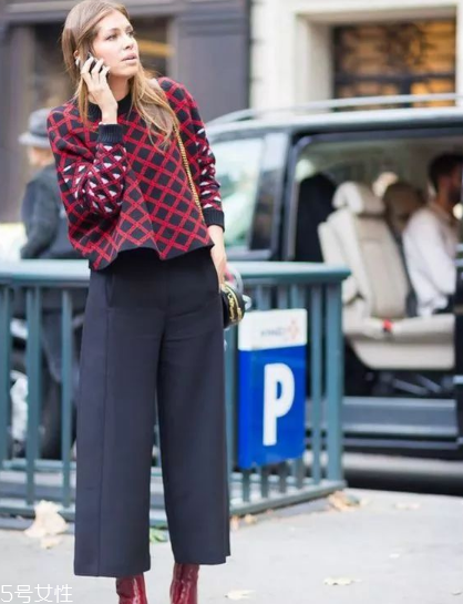 闊腿褲搭配什么毛衣？這個春天這樣穿