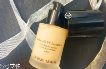 阿瑪尼粉底液脫妝嗎？4小時(shí)后要補(bǔ)妝