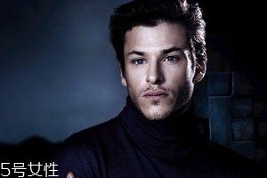 男士香水怎么噴效果最好？4種噴法告別平庸