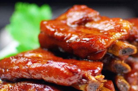 糖醋排骨為什么會苦 可能是糖放早了 糖醋排骨為什么會苦 可能是糖放早了