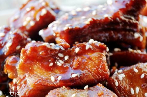 糖醋排骨為什么會苦 可能是糖放早了 糖醋排骨為什么會苦 可能是糖放早了