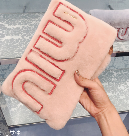 miumiu是什么旗下的？明星偏偏鐘愛它