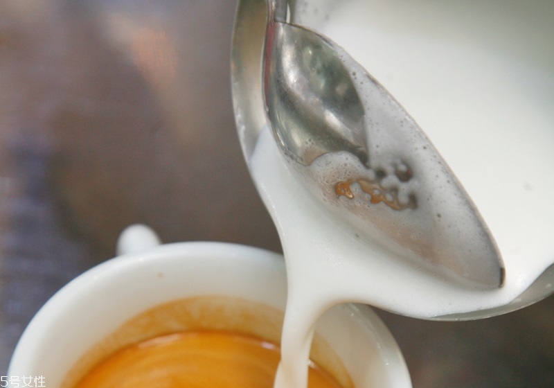 牛奶怎么打出奶泡 咖啡機打奶泡好選擇 牛奶怎么打出奶泡 咖啡機打奶泡好選擇