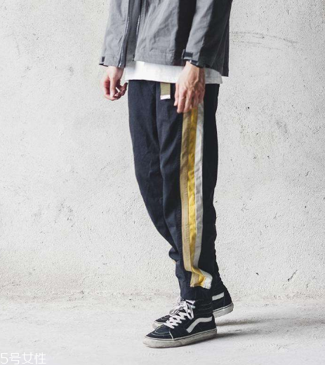 復古運動風怎么搭配？重回80年代潮流路線