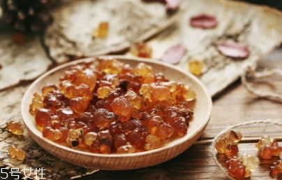 雪燕和桃膠能一起燉嗎？