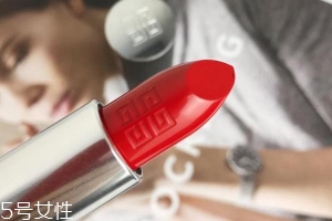 紀梵希小羊皮是啞光口紅嗎？官方強調半啞光質地