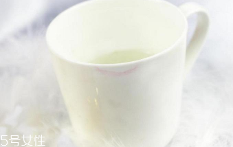 紀梵希小羊皮是啞光口紅嗎？官方強調半啞光質地