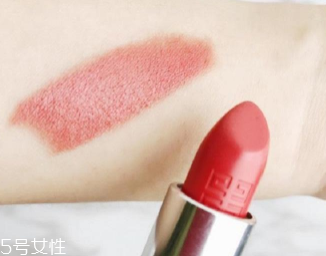 紀梵希小羊皮是啞光口紅嗎？官方強調半啞光質地