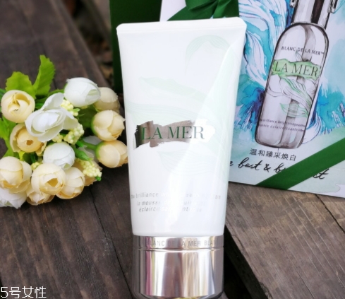 海藍(lán)之謎透潔面泡沫怎么用？璀璨凈透潔面泡沫