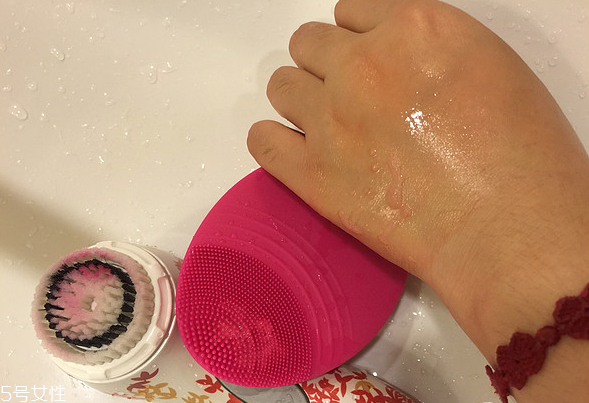 科萊麗和luna潔面儀對比區(qū)別 新一代洗臉神器 科萊麗和luna潔面儀對比區(qū)別 新一代洗臉神器