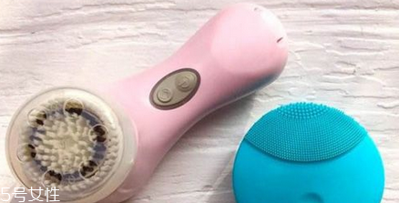 潔面儀可以和磨砂膏一起使用嗎 洗臉的好幫手 潔面儀可以和磨砂膏一起使用嗎 洗臉的好幫手