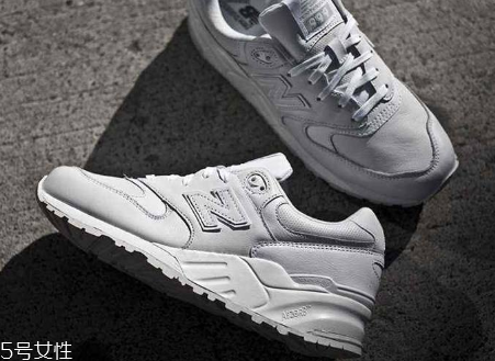 運(yùn)動(dòng)鞋上有個(gè)n是什么牌子？街頭最火爆的運(yùn)動(dòng)鞋品牌