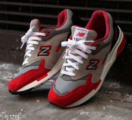 運(yùn)動(dòng)鞋上有個(gè)n是什么牌子？街頭最火爆的運(yùn)動(dòng)鞋品牌
