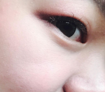 KATE眼影飛粉嗎？持久不飛粉