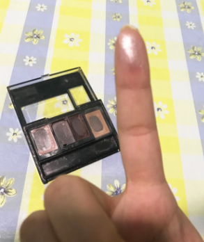 KATE眼影飛粉嗎？持久不飛粉